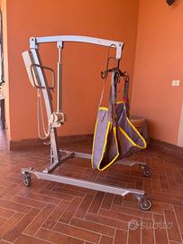 Sollevatore elettrico Invacare per disabili