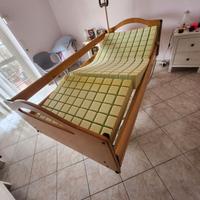 Letto elettrico con sponde e alzamalati
