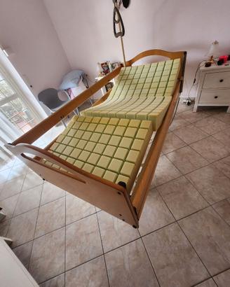 Letto elettrico con sponde e alzamalati
