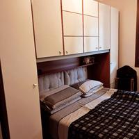 Armadio a ponte con angoliera di mensole