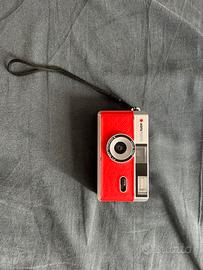 Camera con rullino Agfamatic 100