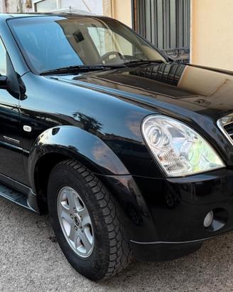 Ssangyong REXTON II 2.7 XDi TOD Autocarro