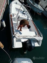 Barca in vetroresina 6 metri motore YAMAHA F 40/60