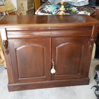 Credenza in legno stile classico