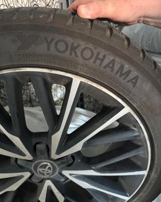 Cerchi e gomme invernali Toyota Yaris cross 215/50