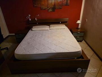 Letto con comodini e cassettiera