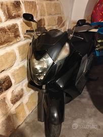 Scooter colore nero Honda silver 400