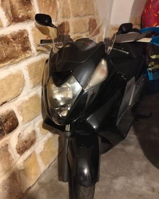 Scooter colore nero Honda silver 400