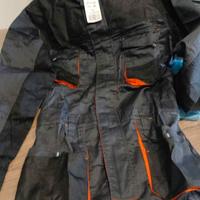 Tuta da lavoro occhiali e cuffie