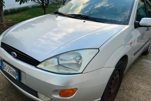 Ford focus 2001 con carrello