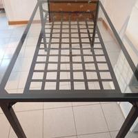 tavolo IKEA in vetro e ferro