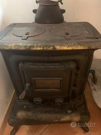 Stufa legna vintage in ghisa