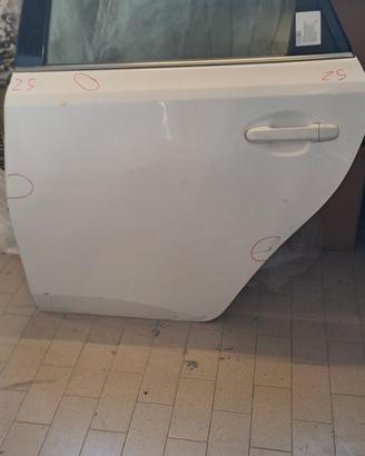 Toyota Auris portiera posteriore sinistra