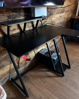 Scrivania da gaming in carbonio. Con presa e led