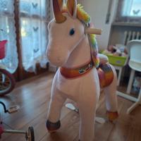 Unicorno su ruote, gioco bambina