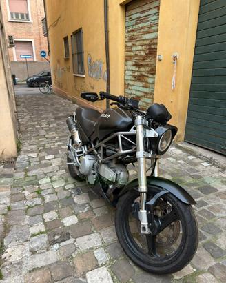 Ducati Monster 600  Anno 2002