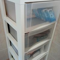 Cassettiera bianca in plastica