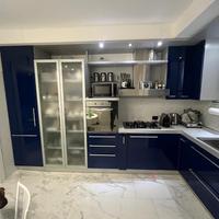 Cucina blu completa e funzionante