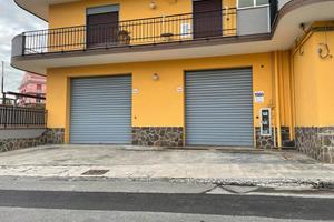 Locale commerciale a Barcellona P.G. Messina