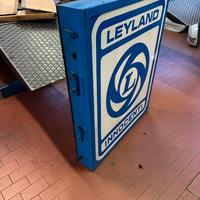 Insegna luminosa leyland innocenti