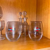 Set bicchieri in cristallo, tazzine e piatti