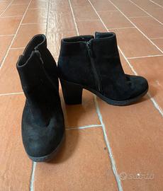 Stivali neri con tacco