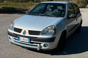 Renault clio2  1.2 3 porte neopatentati