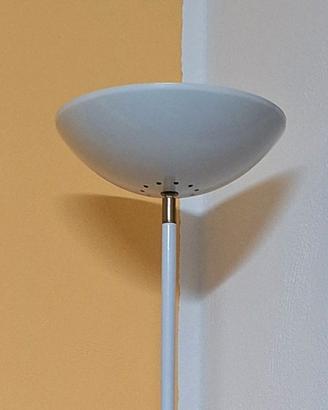 Piantana per illuminazione interni e/o esterni