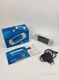 Sony PSP Street E1004 Ice White Console Box