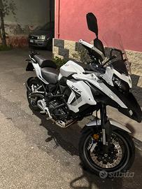 moto Benelli TRK 502