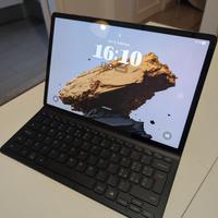 samsung galaxy tab s9 plus con tastiera e penna