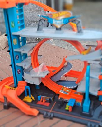 pista hot wheels ultimate garage