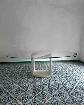 Tavolo ovale di vetro