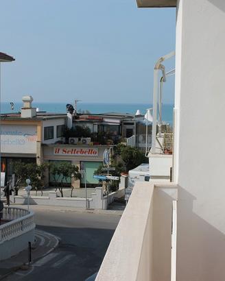 Cecina Mare trilocale vista mare posto auto