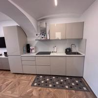 Bilocale ristrutturato con garage in centro