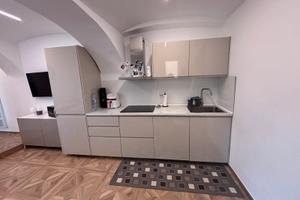 Bilocale ristrutturato con garage in centro