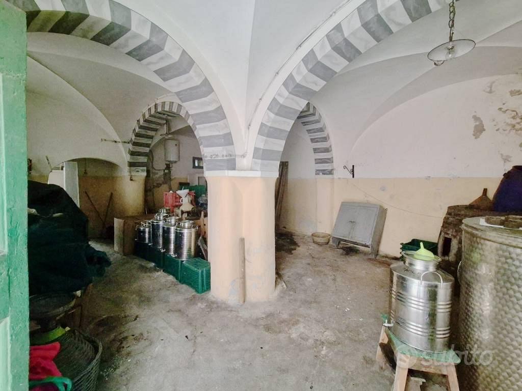 Rustico / Casale di 370 m² con più di 5 locali a C - Vista 5