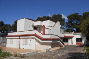Villa di 355 m² con più di 5 locali a Noci