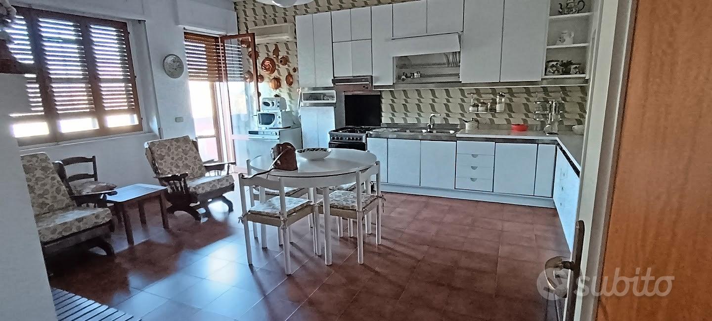 Villa Padronale Singola: Un Gioiello degli Anni '7 - Vista 3
