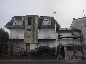 Immobile in asta di 107 m² con 3 locali a Seregno