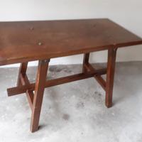 Panchetta il legno con borchie