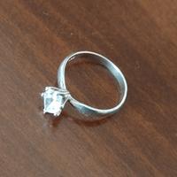 Anello in argento pietra a goccia