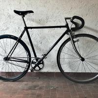 Bicicletta scatto fisso