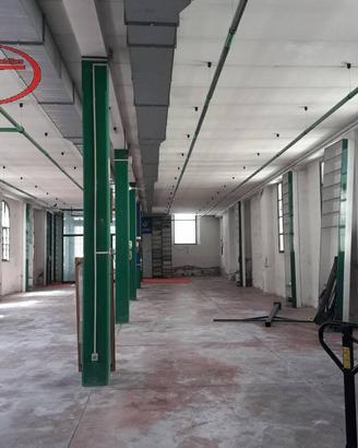 Immobile di 1500 m² con 2 locali a Montevarchi