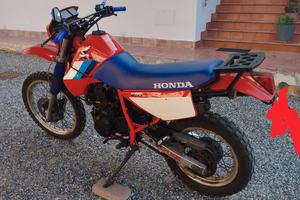 moto enduro Honda XL 600 asi