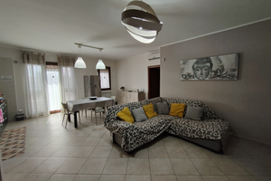 Ampio appartamento arredato al 1 piano a Pulsano