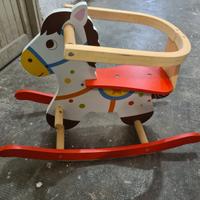 Cavallo a dondolo in legno