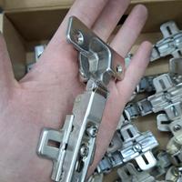 Cerniere per antine cucina