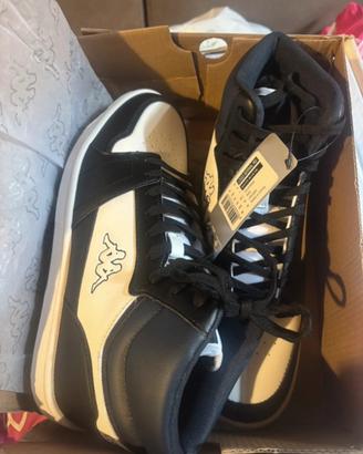 Sneakers nuove taglia 41