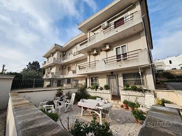 Via Rododendri 2 vani cortile p.a e ampia cantina